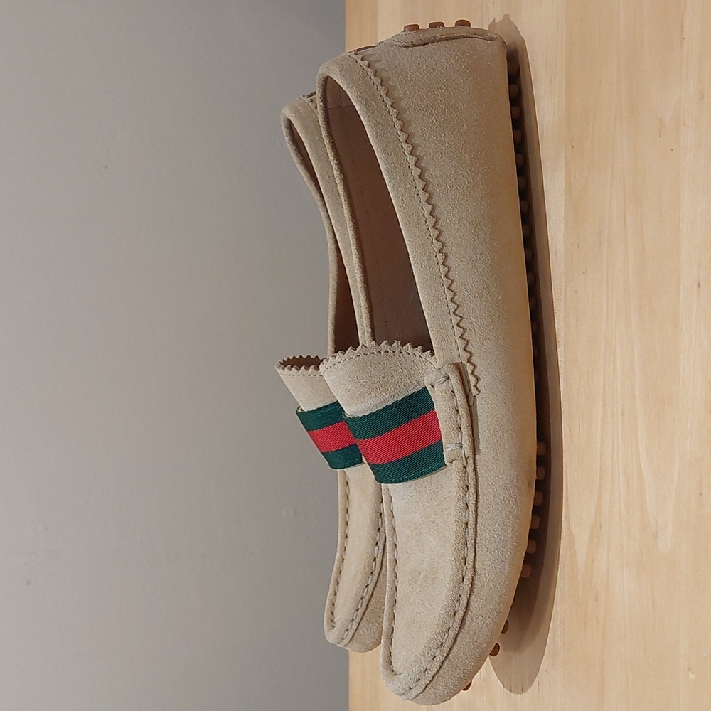 GUCCI Beige Suede Green/Red Strap Loafer Shoes  - Picture 2 of 16
